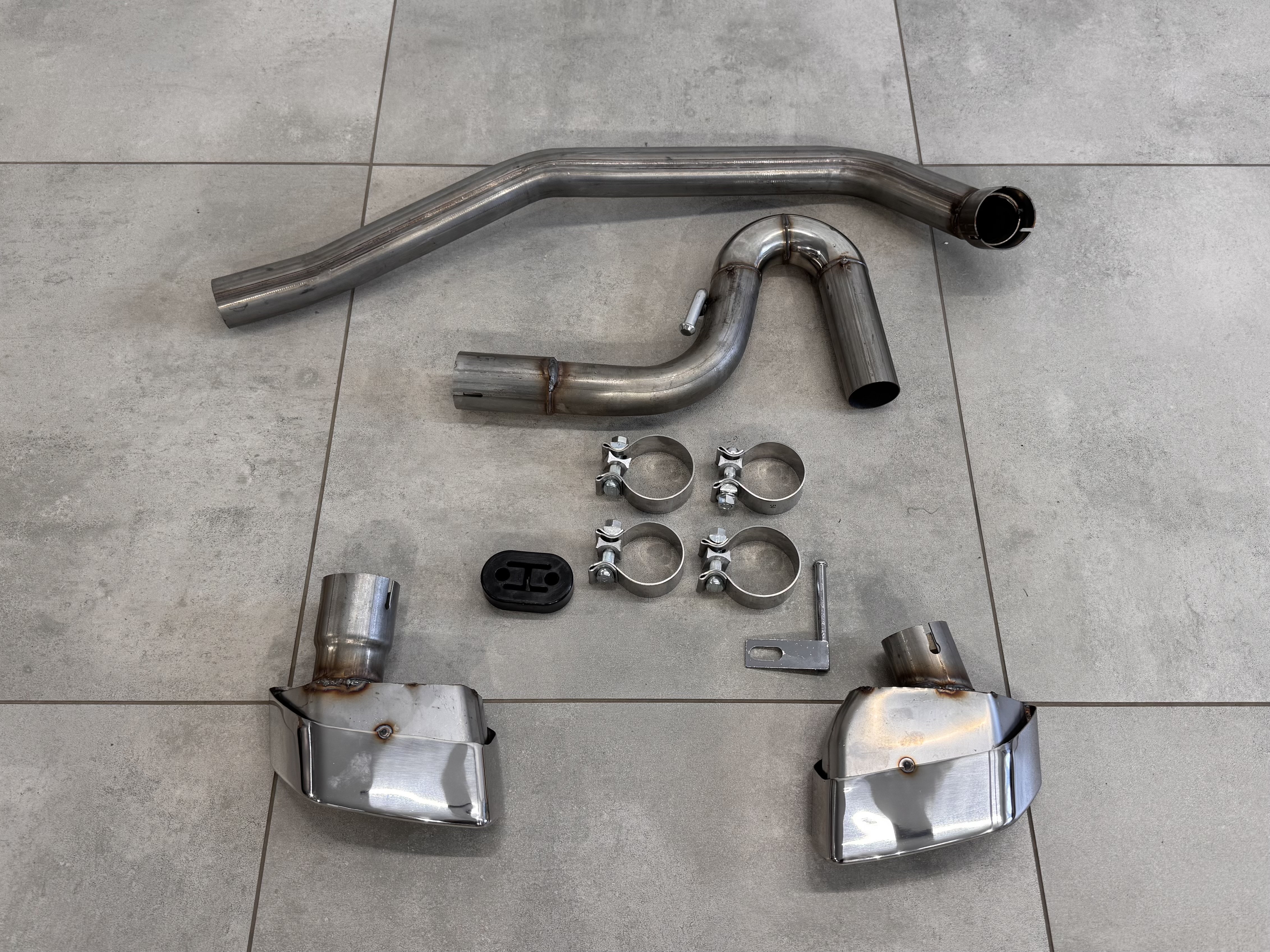 Вихлопні труби з насадками CHROME M Paket для BMW F10 2010-2016 у стилі G30 5