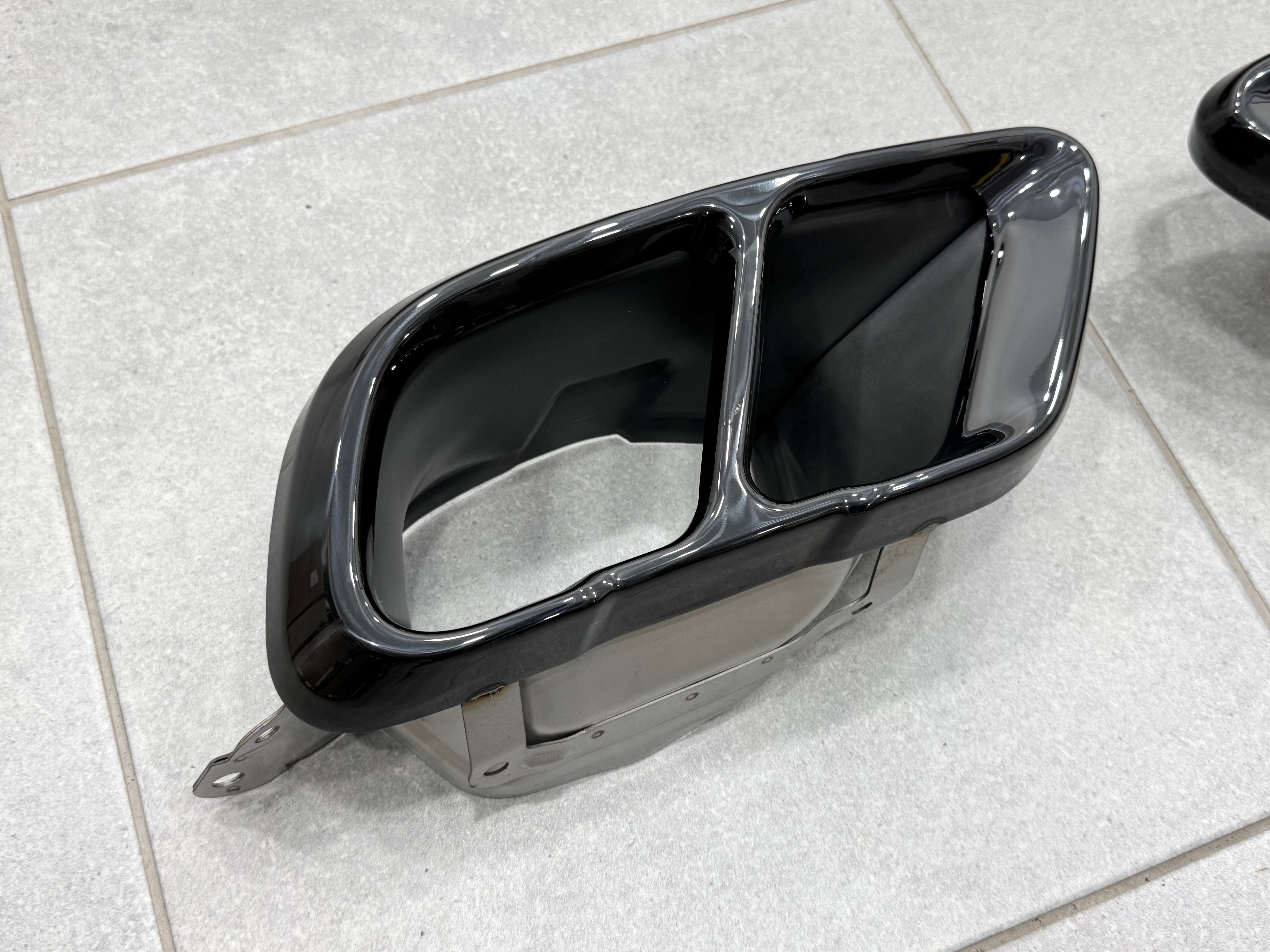 Насадки на вихлопні труби M Paket LCI для BMW X5 G05 / X6 G06 / X7 G07 чорні 3