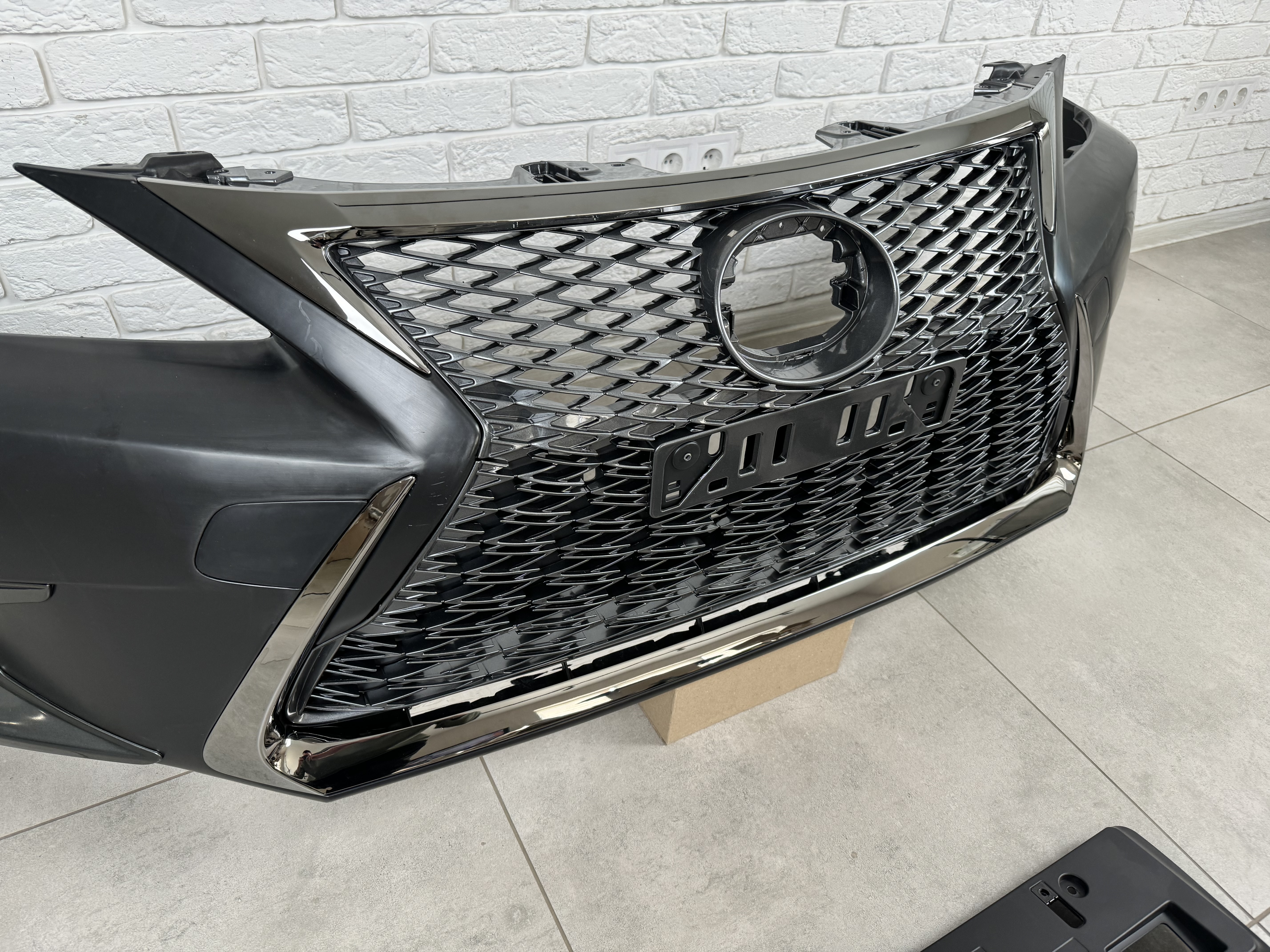 Бампер передній рестайлінг F-Sport 2017+ для Lexus CT 200h 2010-2021 5
