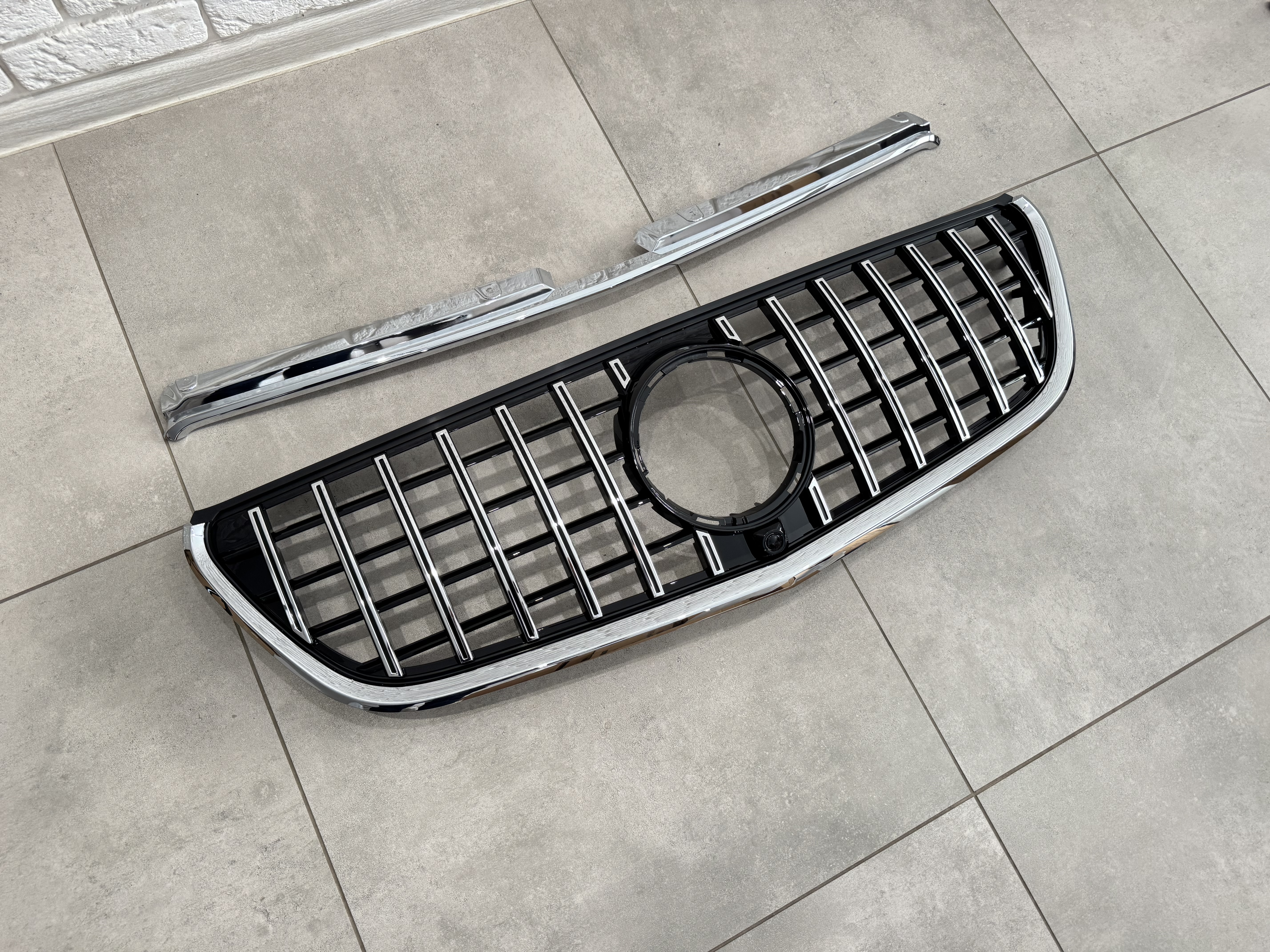 Решітка радіатора DIAMOND Mercedes Benz Vito W447 2014-2019 2