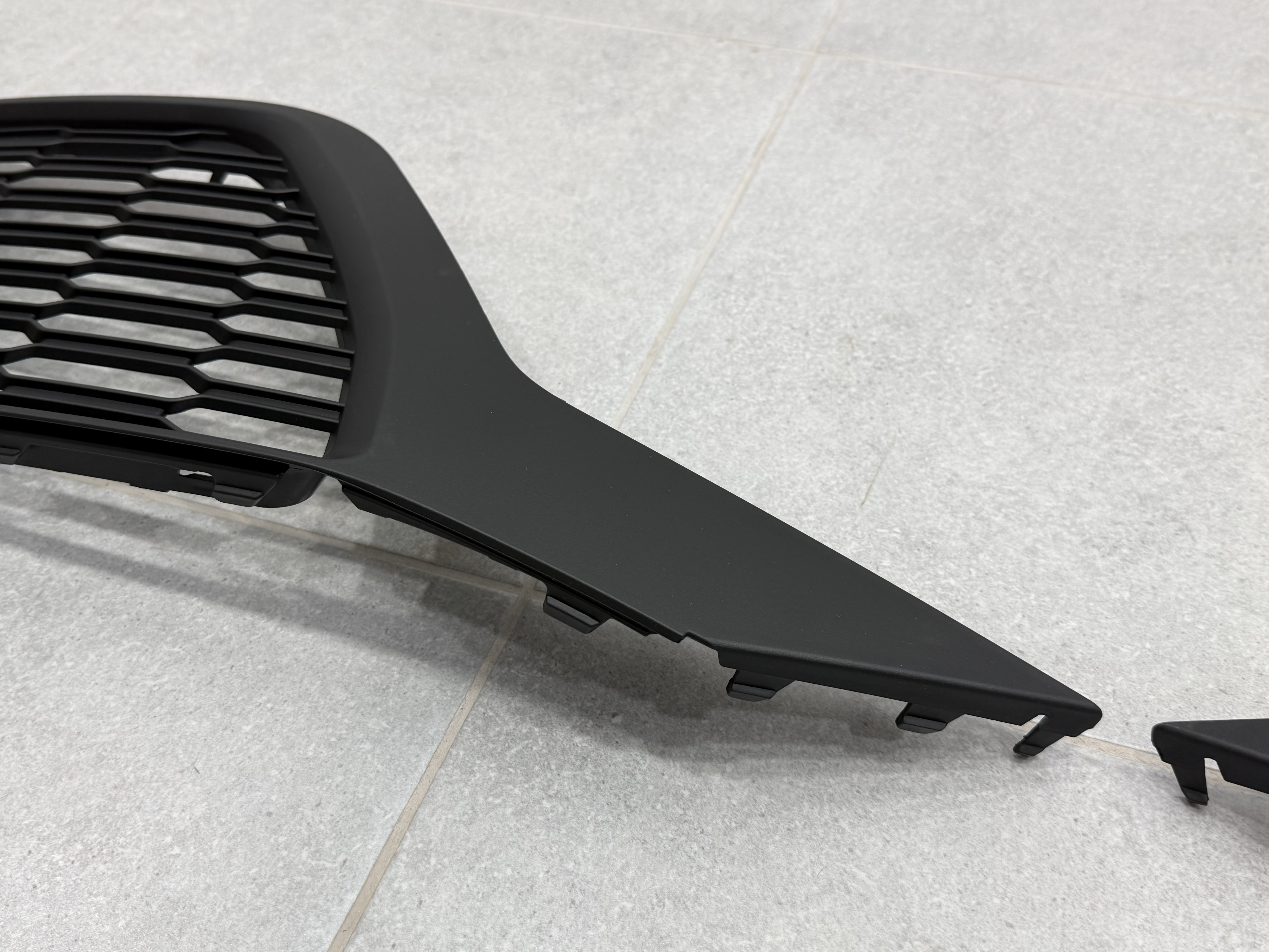 Решітки бампера S-Line BLACK для Audi Q7 2020-2024 2шт, ліва 4M0 890 681 B / права 4M0 890 682 B 4