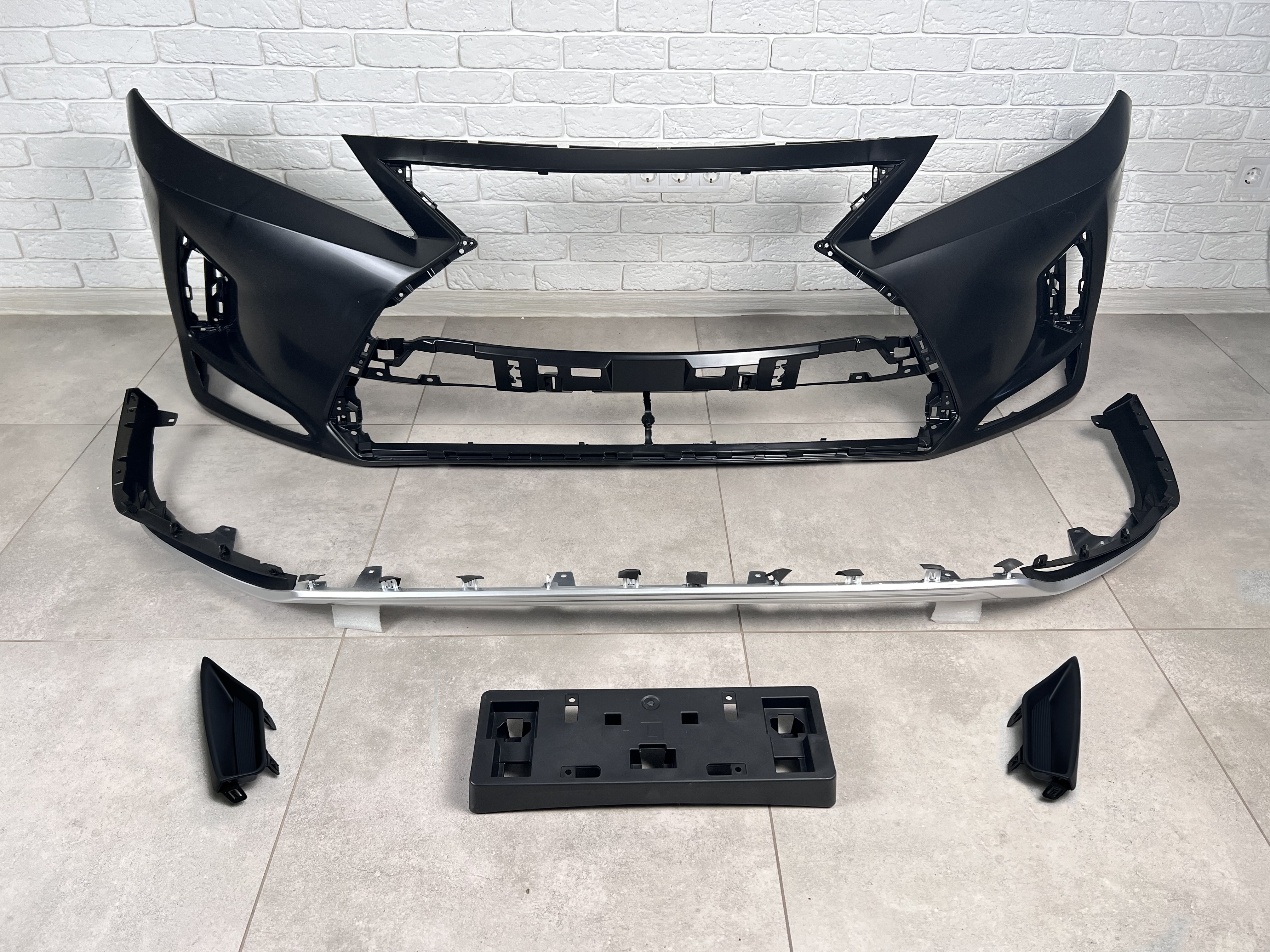 Бампер передній комплектний Lexus RX 2012-2015 у стилі RX 2020+ 2
