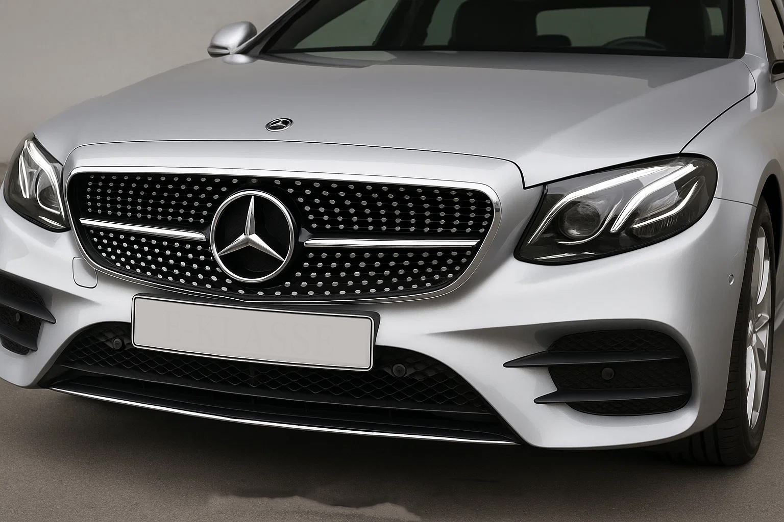Передня решітка Diamond Black (для Avantgarde/AMG-Line/E43 AMG/E53 AMG 2016-2020) З місцем під камеру