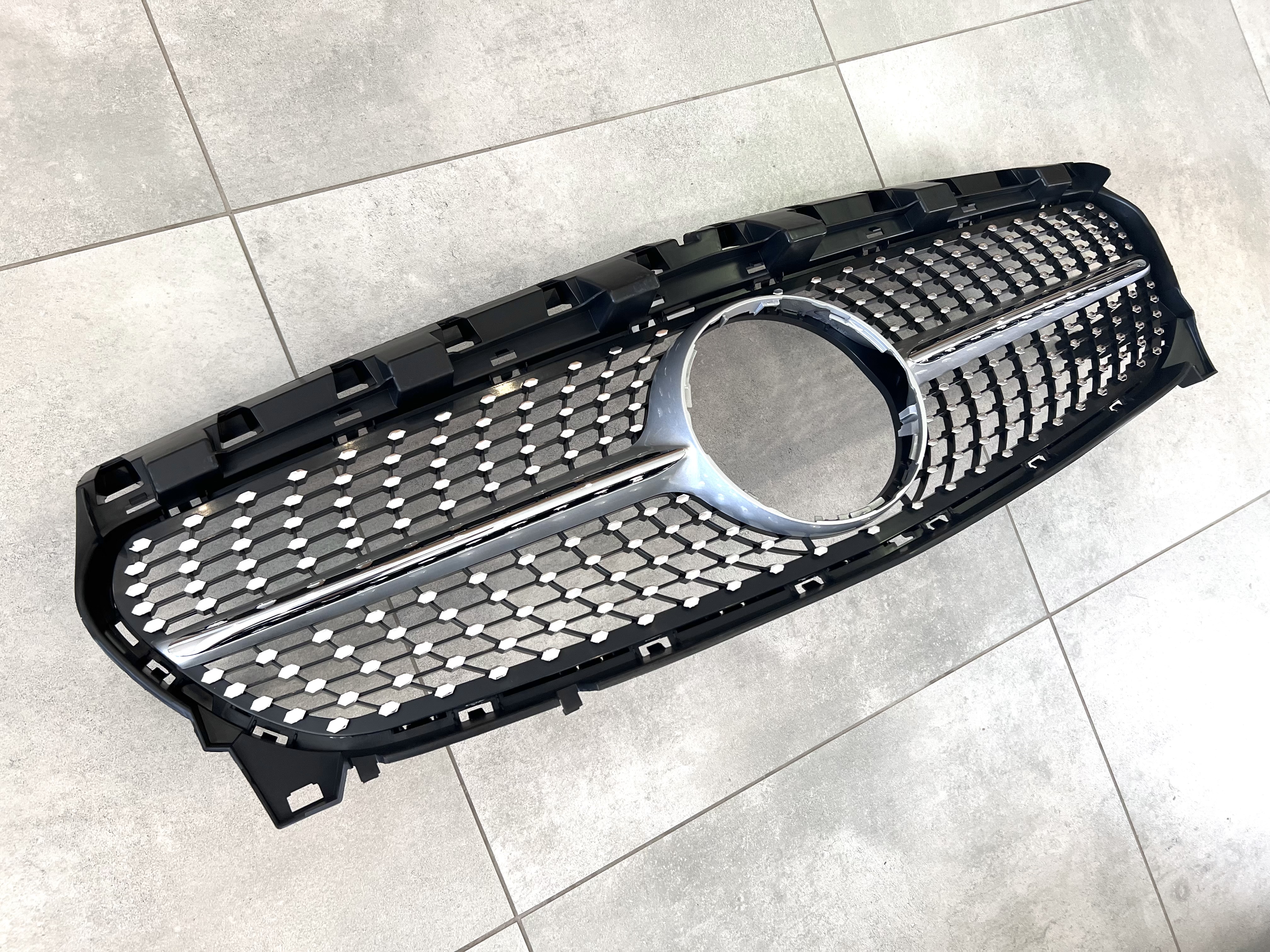 Решітка радіатора Diamond Silver для Mercedes CLA-Class W117 2016-2018 3