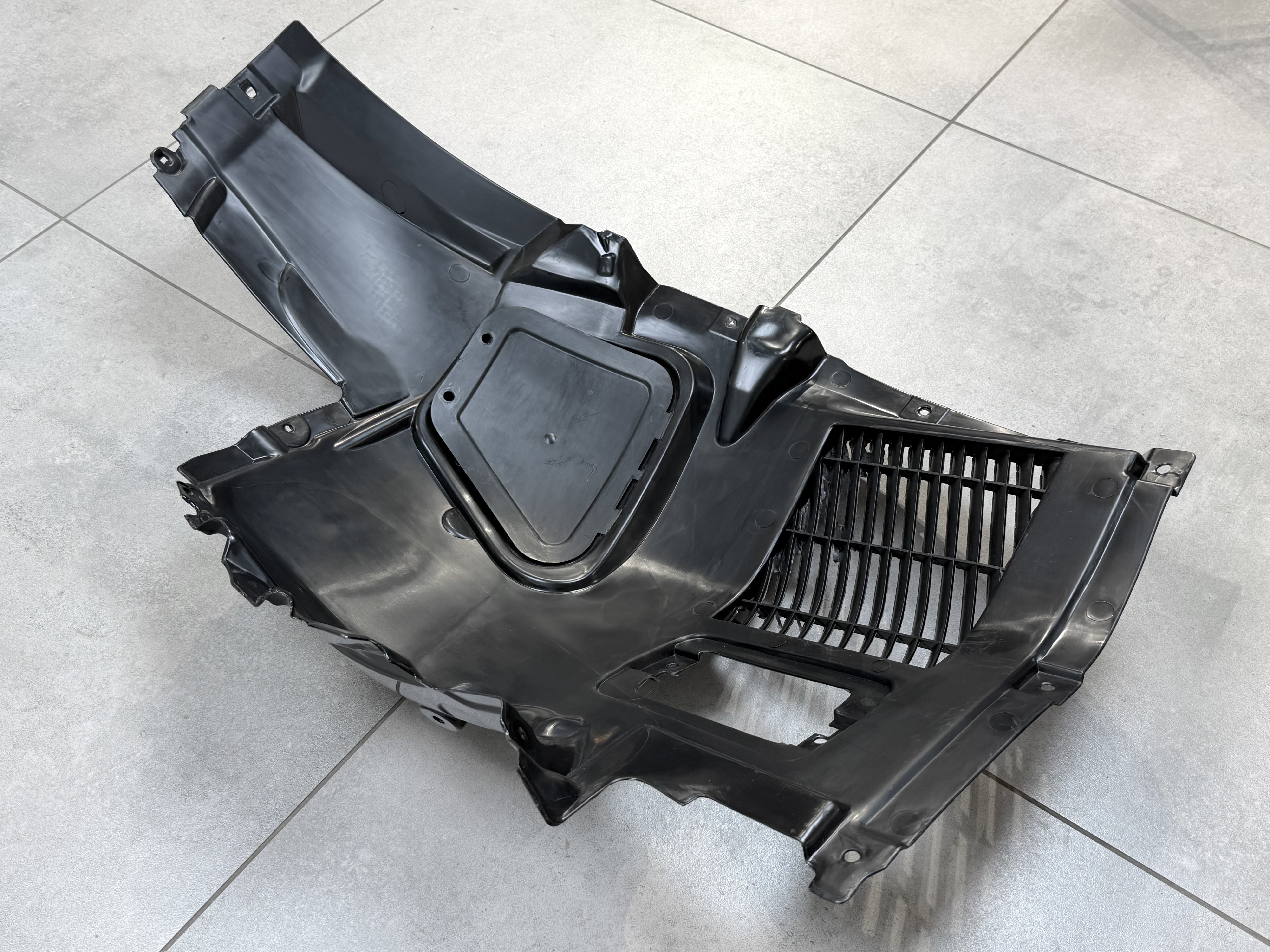 Підкрилок правий передній 51717186728 для BMW 5 series F10 F11 2010-2016 6