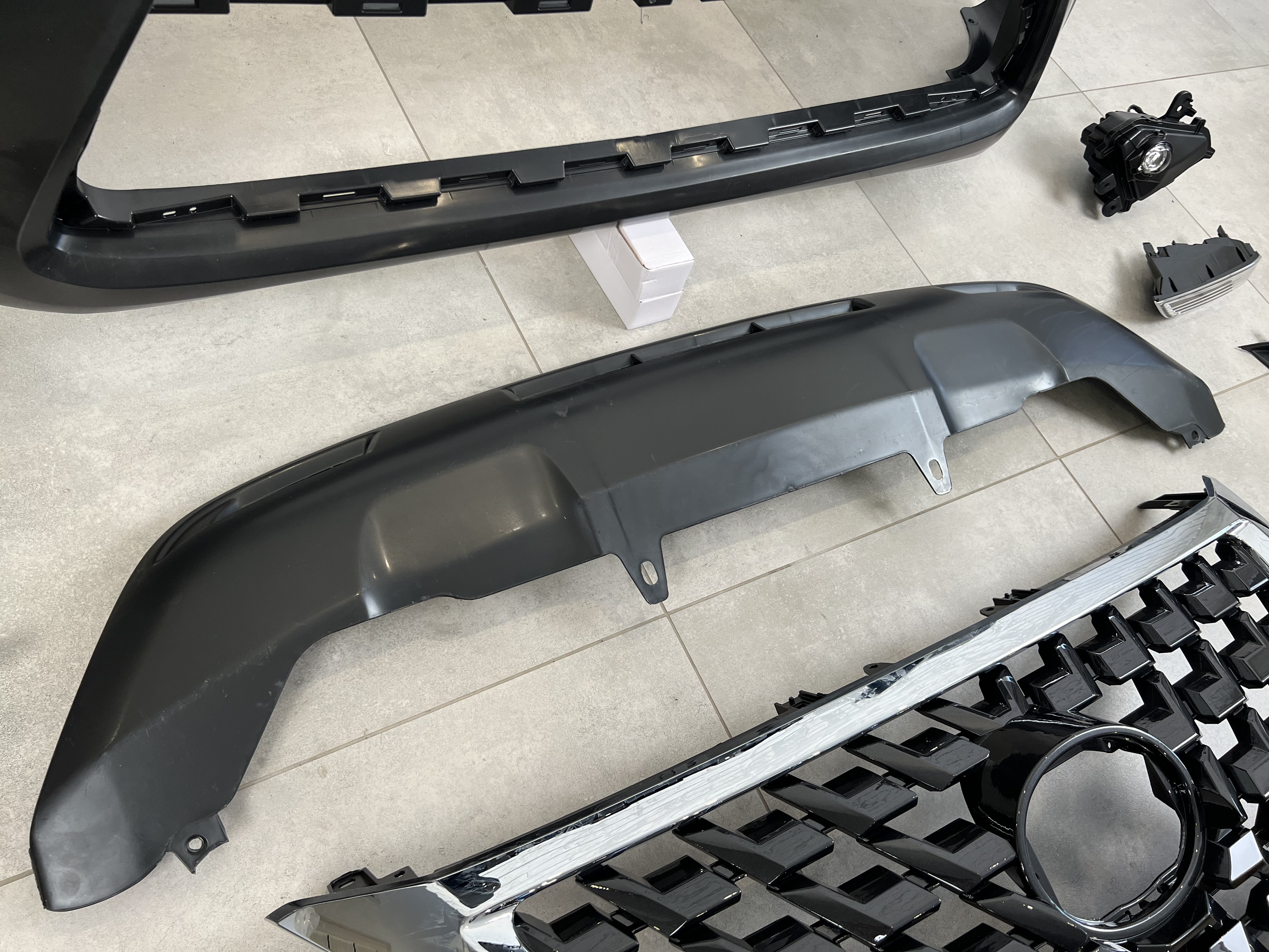Бампер передній у зборі з решіткою рестайлінг 2020+ Lexus GX460 2014-2023 4