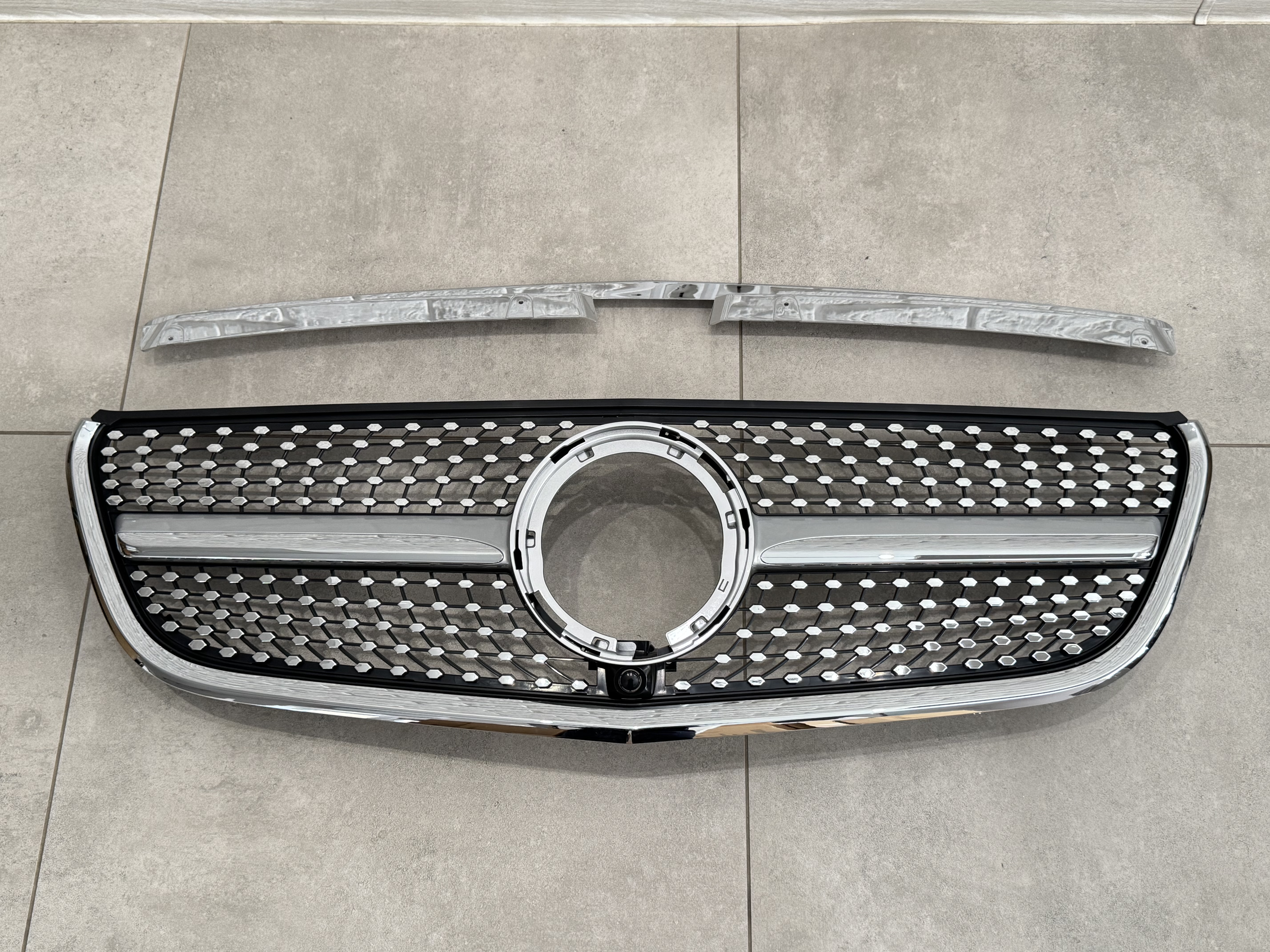 Решітка радіатора DIAMOND SILVER Mercedes Benz Vito W447 2020-2023 ДЛЯ AMG І ЗВИЧАЙНОГО 2