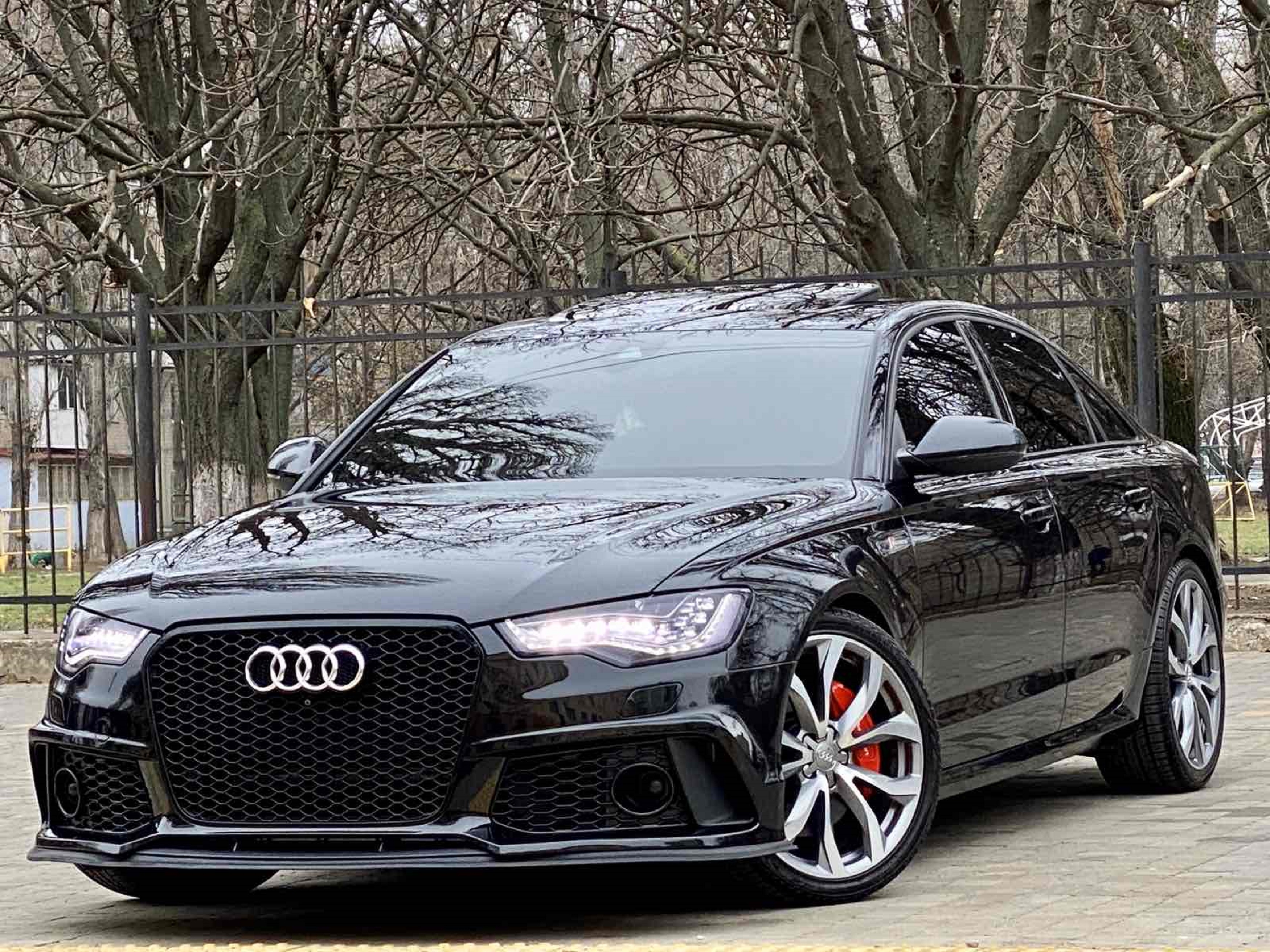 Решітка радіатора Full Black (в стилі RS6) на Audi A6 C7 2011-2014 року 4