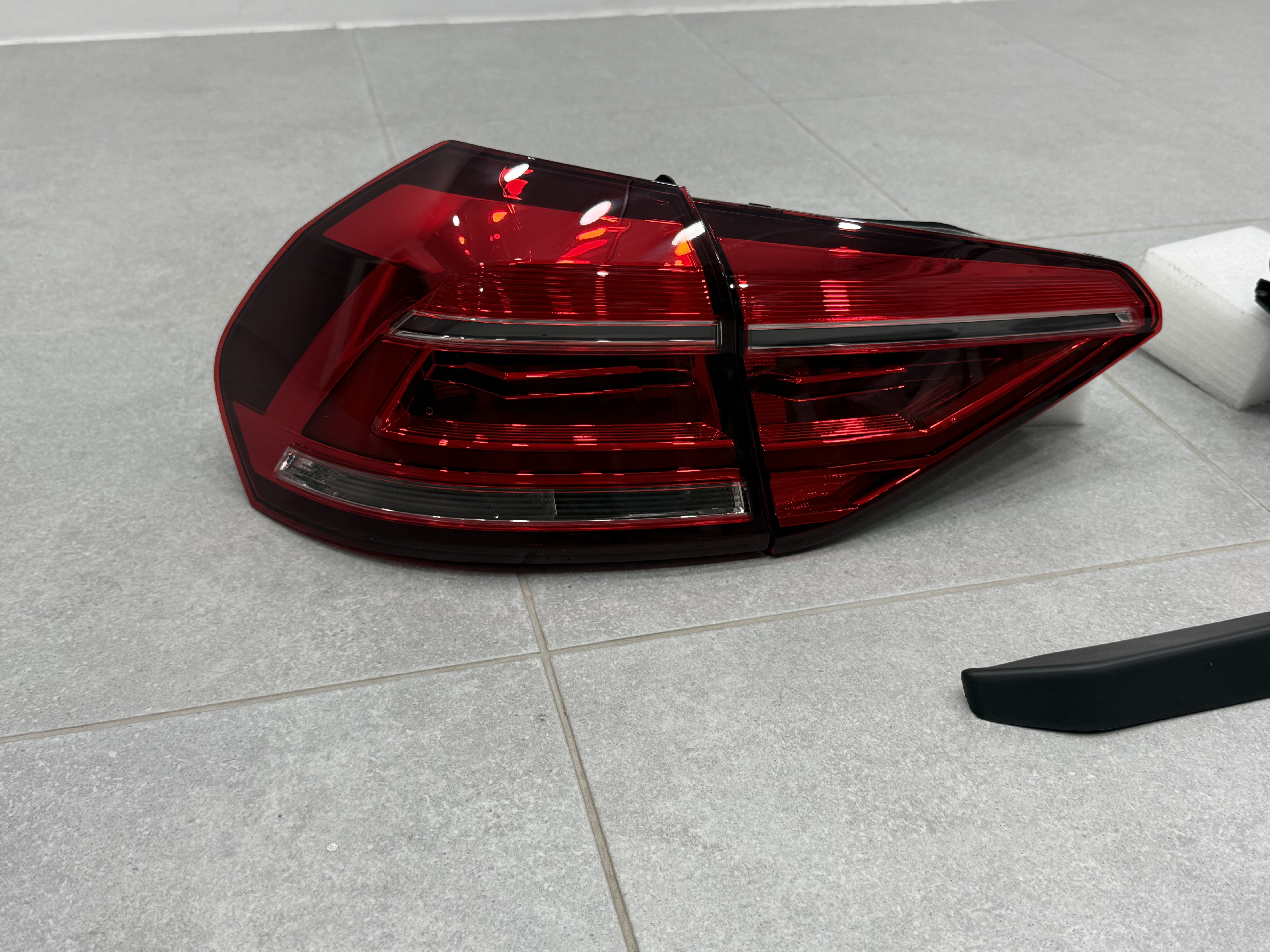 Задні LED ліхтарі Volkswagen Passat B8 USA 2015-2019 (ЖОВТИЙ ПОВОРОТНИК) 3