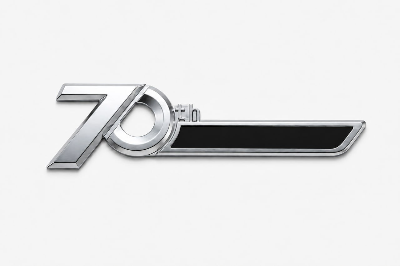 Напис 70 років Toyota (22см*6,3/2,5см)