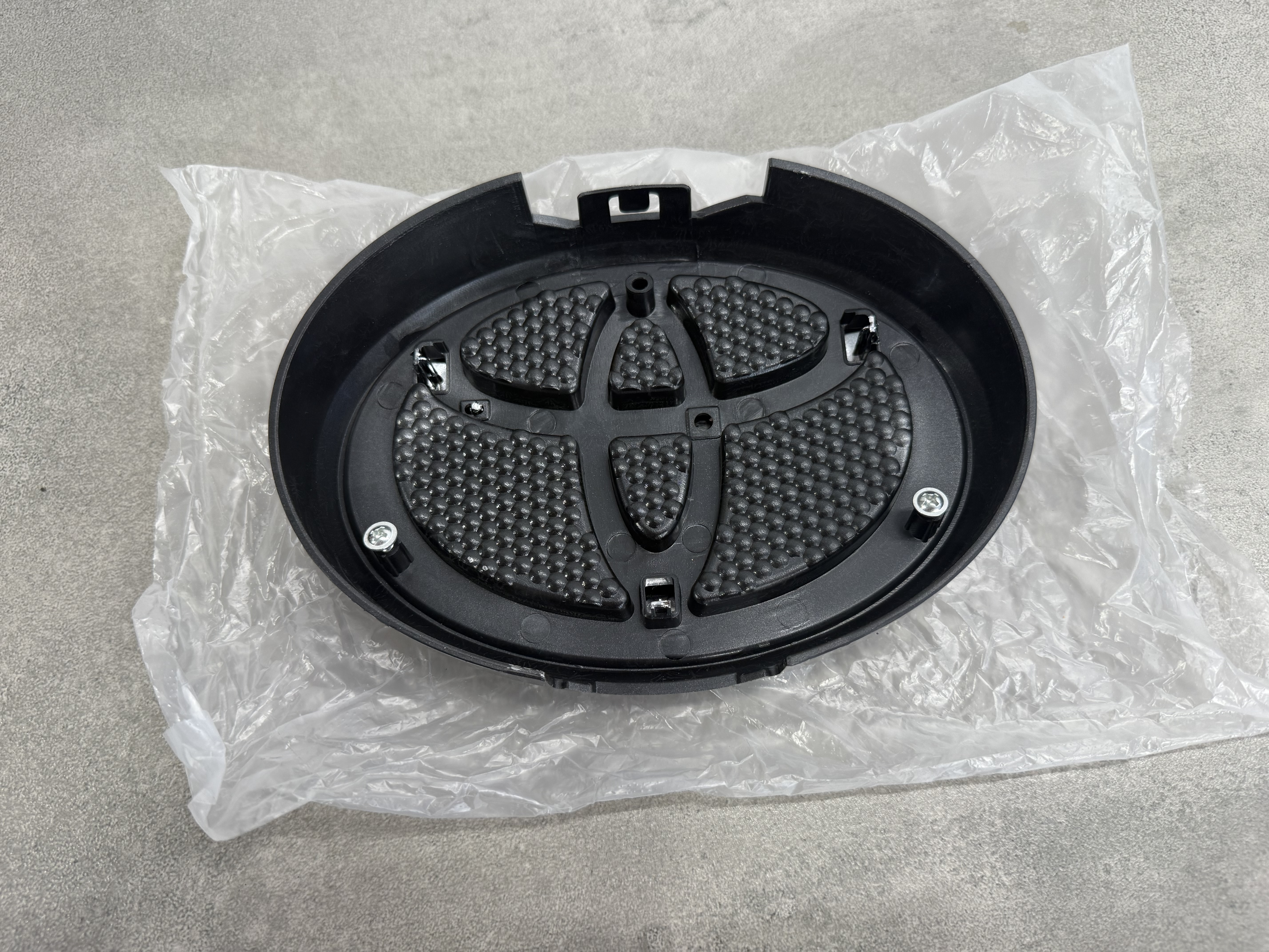 Емблема з подіумом Toyota Land Cruiser Prado 150 2013-2017 2