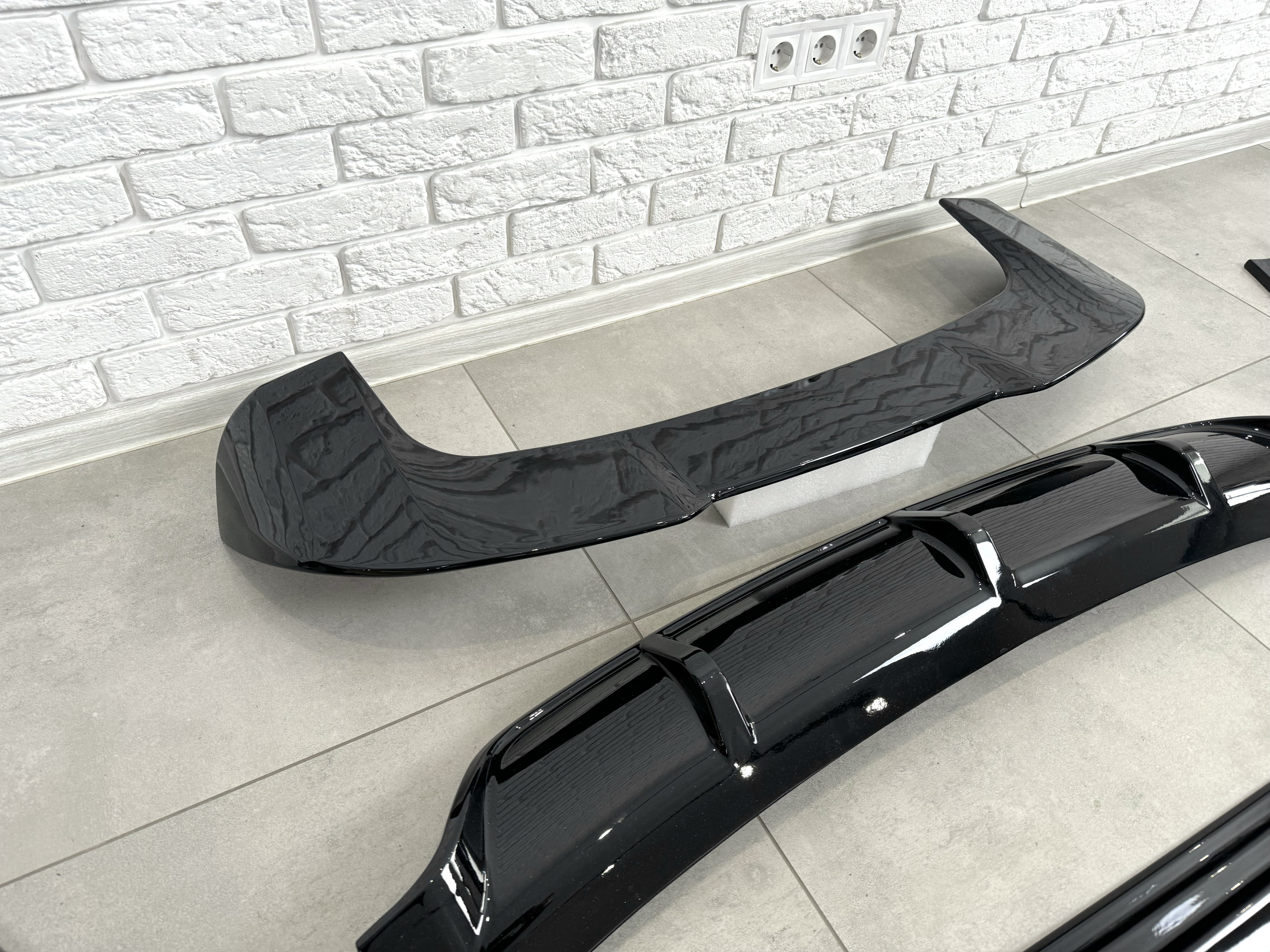 Комплект обвісу Paradigma BMW X5 F15 2013-2018 (передня юбка, леза під пороги, задній дифузор, спойлер), колір чорний глянець 3